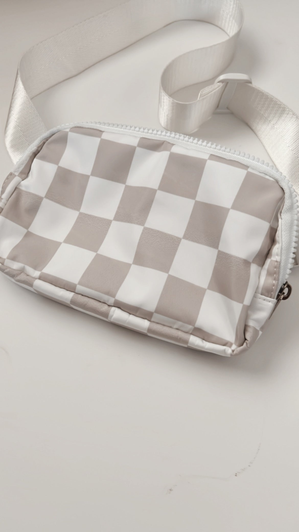 Neutral checkered bum bag - exclusive